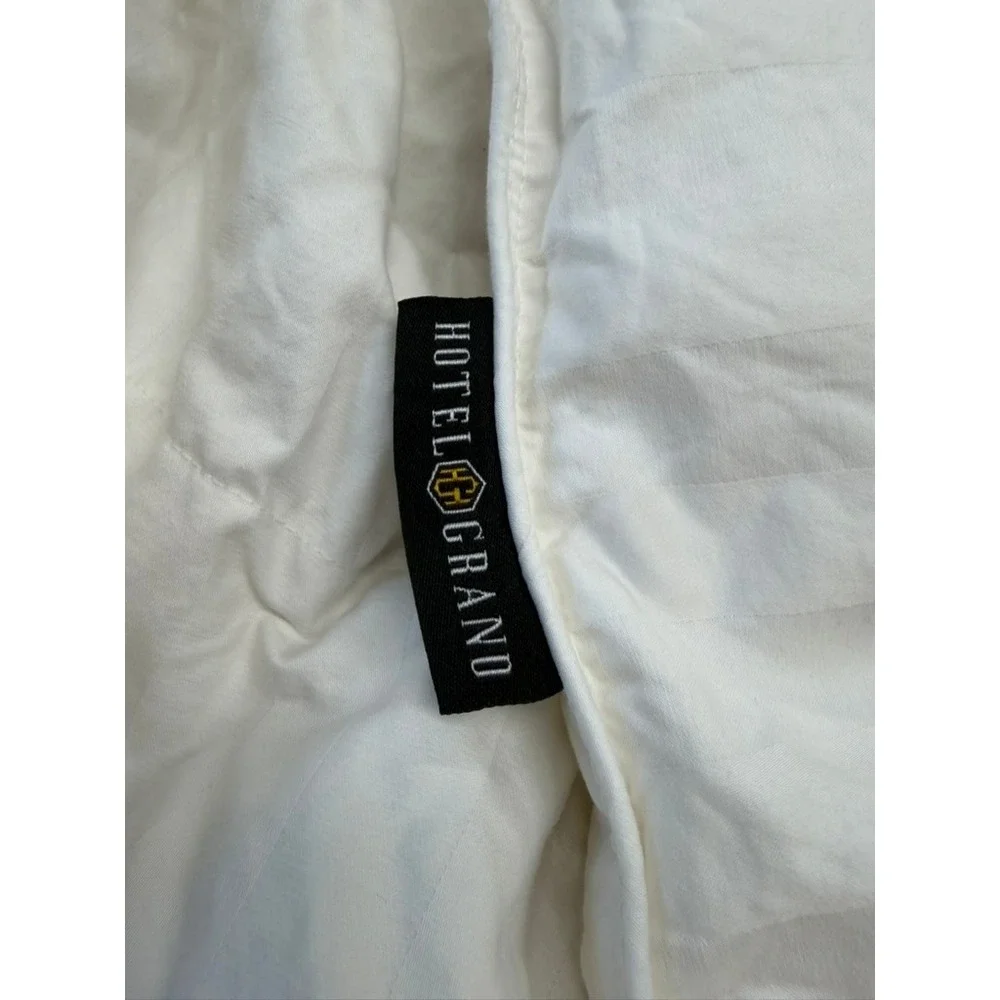Hotel Grand White Damask Stripe Down Alternative Comforter Full Queen 84x88